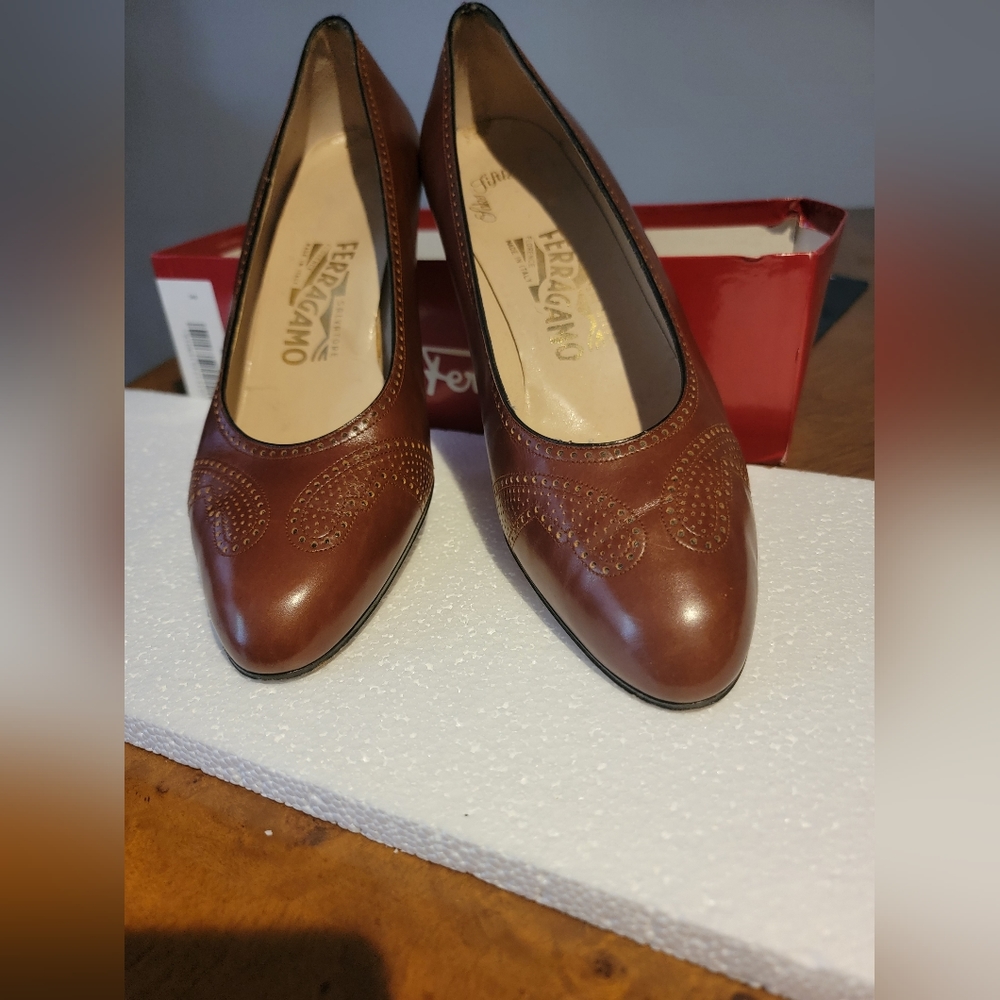 Salvatore Ferragamo Brown Leather Fashion Pumps Women's Size 10 (9)